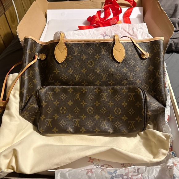 Tote - Picture 3 of 3